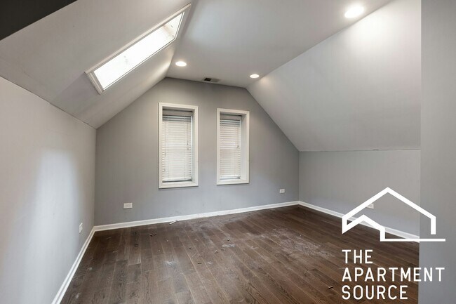 Photo - 1530 N Greenview Ave Unit 2F