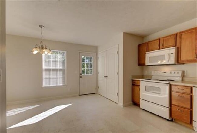 Photo - 916- A Charlotte Street