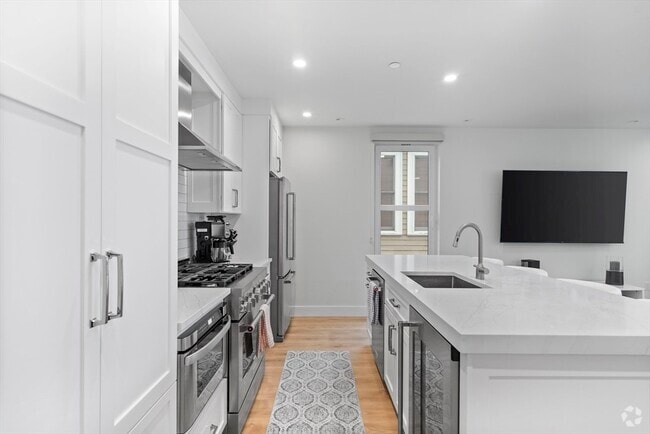Building Photo - 326 W Broadway Unit 2 Rental