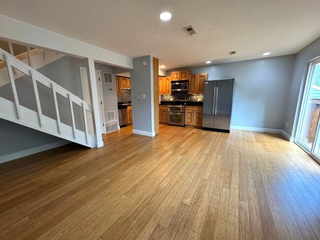 Prime Location! 2B/1B Condo Near Downtown ... - Prime Location! 2B/1B Condo Near Downtown ... Unit 234