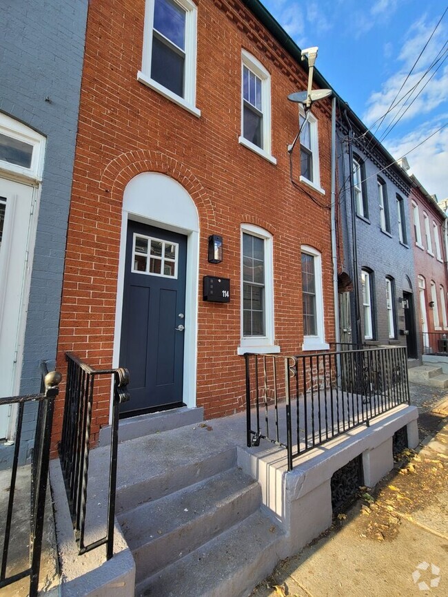 Building Photo - 3 Bedroom Townhouse