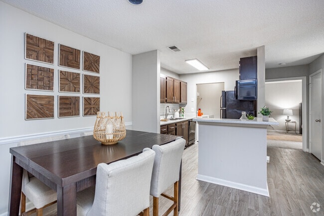 2HAB, 2BA - 1,152 ft² - Comedor/Cocina - Addison on Cobblestone