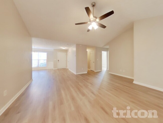 Photo - 20 E Lawn Dr