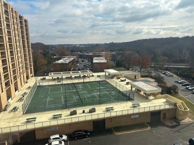 Tennis Court/Pool - 4500 S Four Mile Run Dr Unit 615