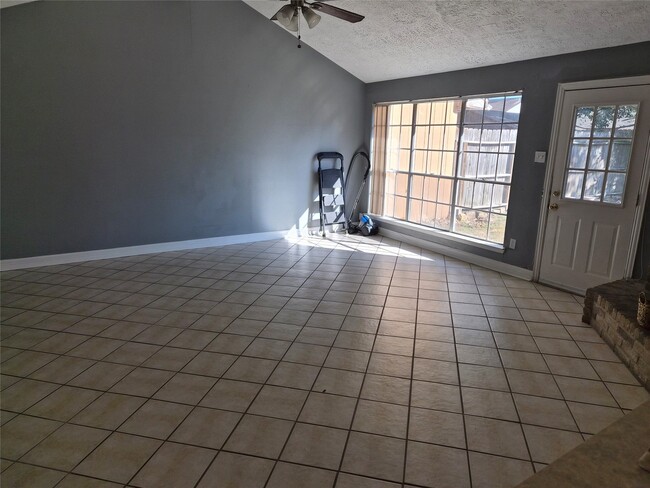 Photo - 19223 Woodglen Dr