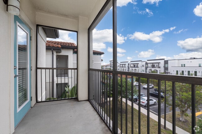 Verona - 2BR, 2BA - 931SF - Patio