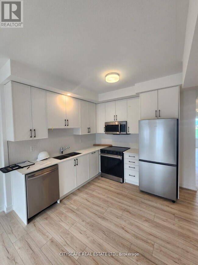 Photo - 940 St David St N