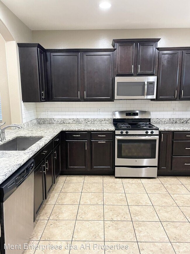 Photo - 3 br, 3 bath House - 3454 E AZALEA DR