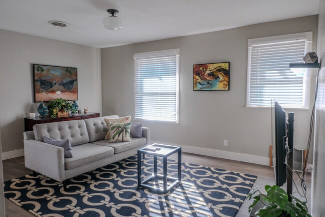 Building Photo - 5532 N Haight Ave