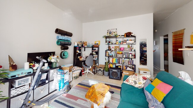Building Photo - 36 Mozart St Unit 1 Rental