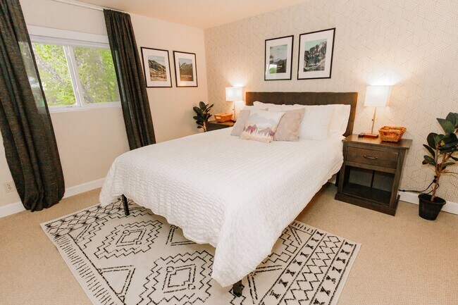 Photo - Charming 5-Bedroom Home in Club Crest