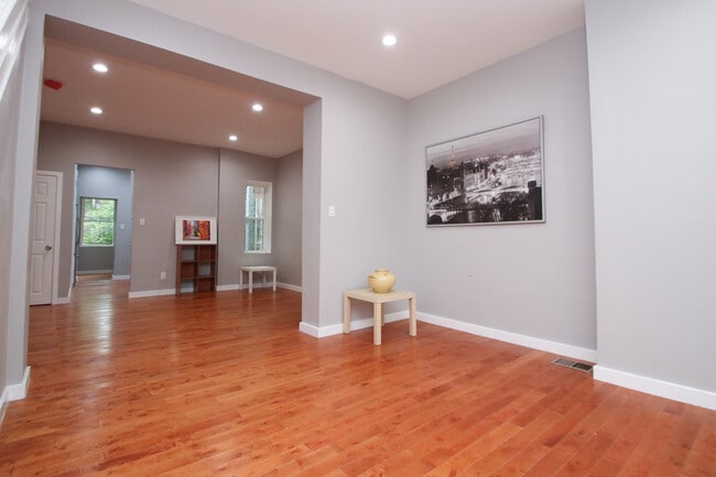 Photo - 3831 N Sydenham St