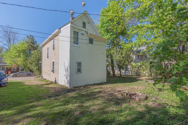 Photo - 917 Sylvan Ave