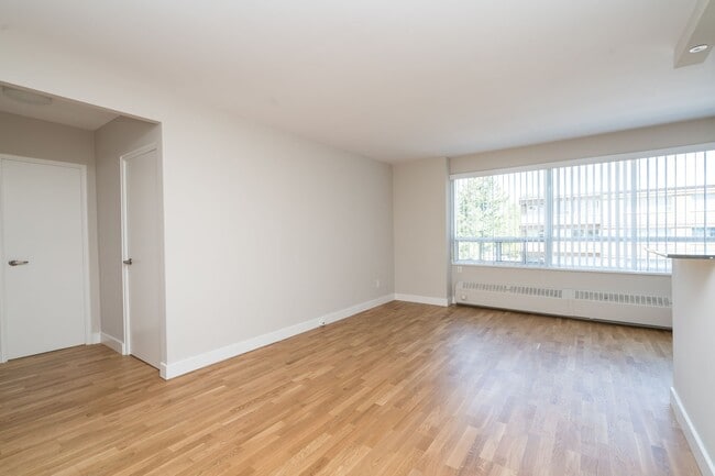 Building Photo - 265 Russell Hill Road Unit 302