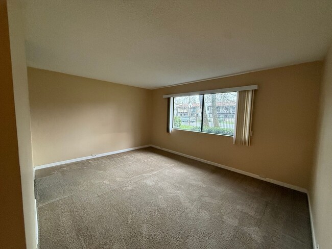 Photo - 2 Bed| 2 Bath | 967 SF | Single Story |