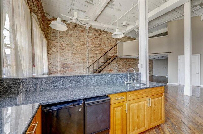 Photo - 161 Mangum St SW Unidad 302