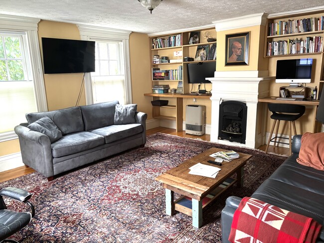 Photo - 272 Danforth St