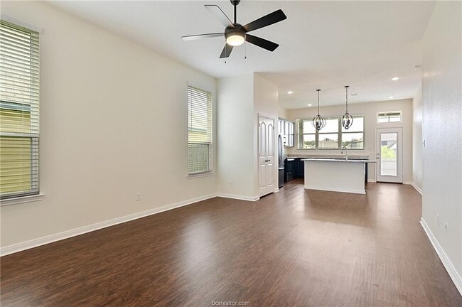 Photo - 2004 Theresa Dr