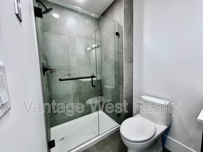 Photo - 2967-2967 Richter St