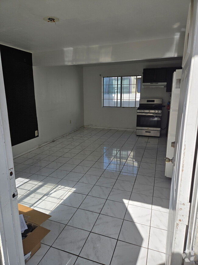 Building Photo - 227 E 110th St Rental