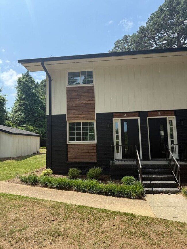 Building Photo - 708 Hawes Ct