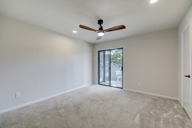 Photo - 1201 Bering Dr Unidad 68