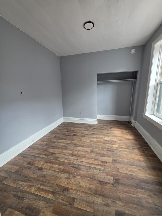 Photo - 72 Lincoln Way W