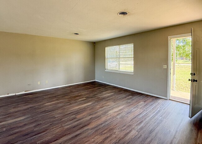 Photo - $500 OFF FIRST MONTHS RENT | 2.5 ACRE LOT! 4 Beds in Central Edmond!