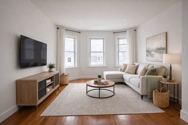 Building Photo - 0 Newbury Ave Unit 2