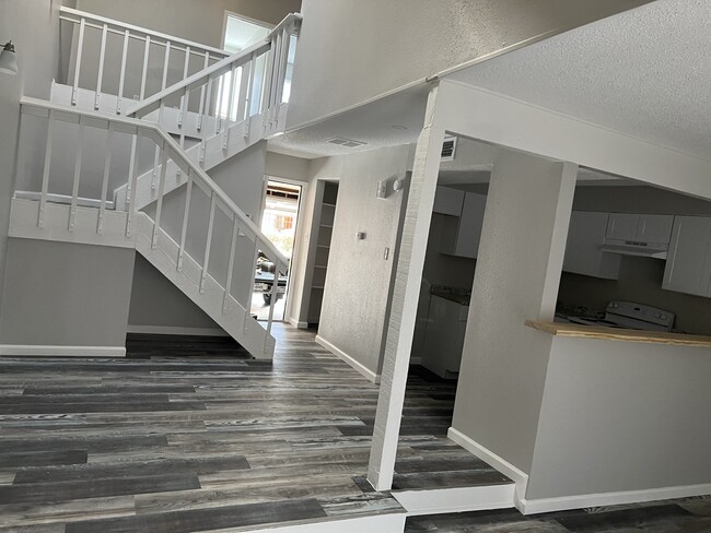 Building Photo - 12608 Newbrook Dr Unit 194