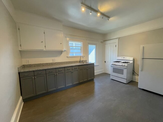 Photo - 3110 California St Apartments Unit 3110 CA St