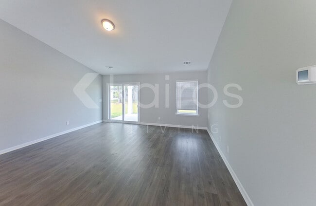 Photo - 104 Ebenezer Blf Wy