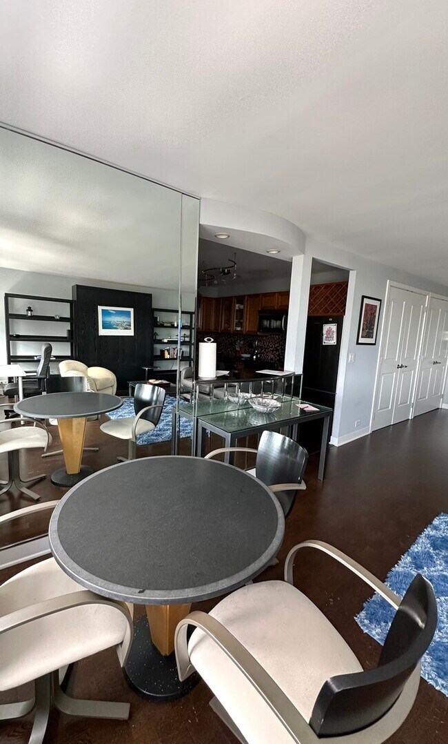 Photo - 2626 N Lakeview Ave Unit 2704
