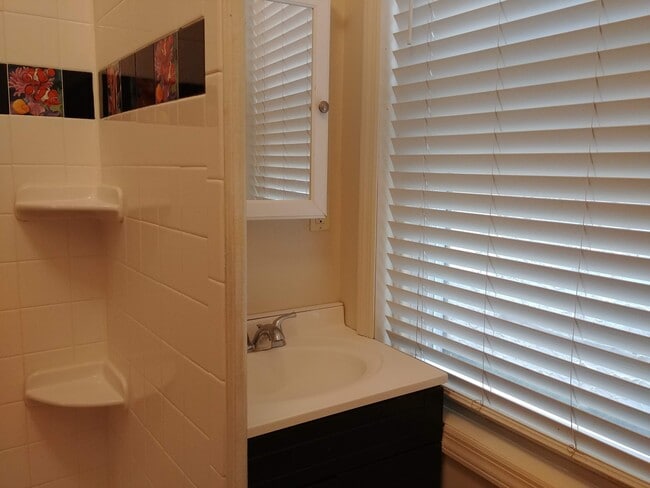 Photo - 982 N Randolph St