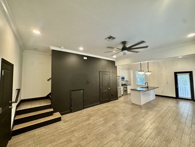 Photo - 331 N Trask St