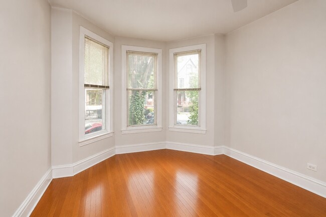 Building Photo - 1217 W George St Unit 1F