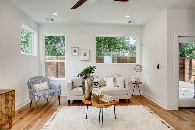 Photo - 1108 Walton Ln