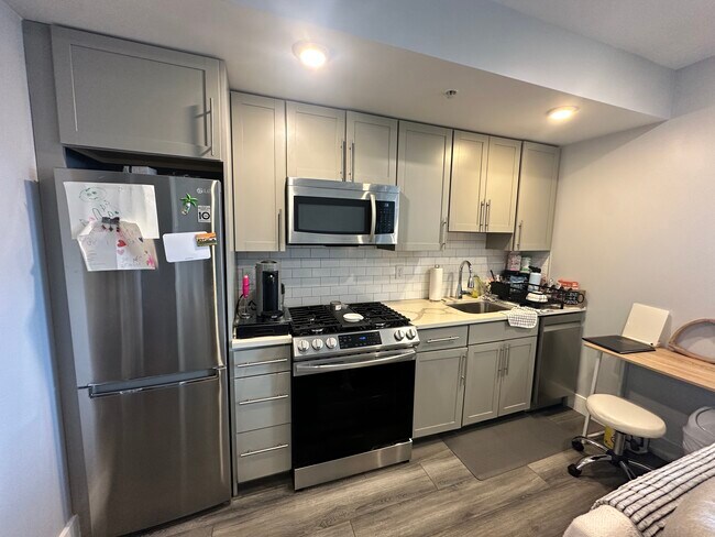 Photo - 55 W 5th St