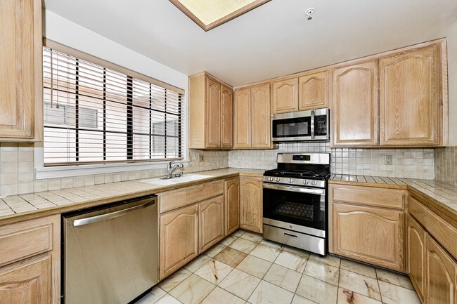 Photo - 5319 Lindley Ave Unit 303
