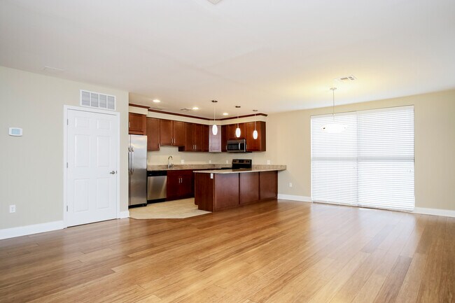 Photo - Harbor Hill Apartments