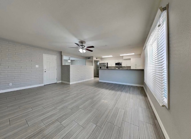 Photo - 1024 E Alameda Dr