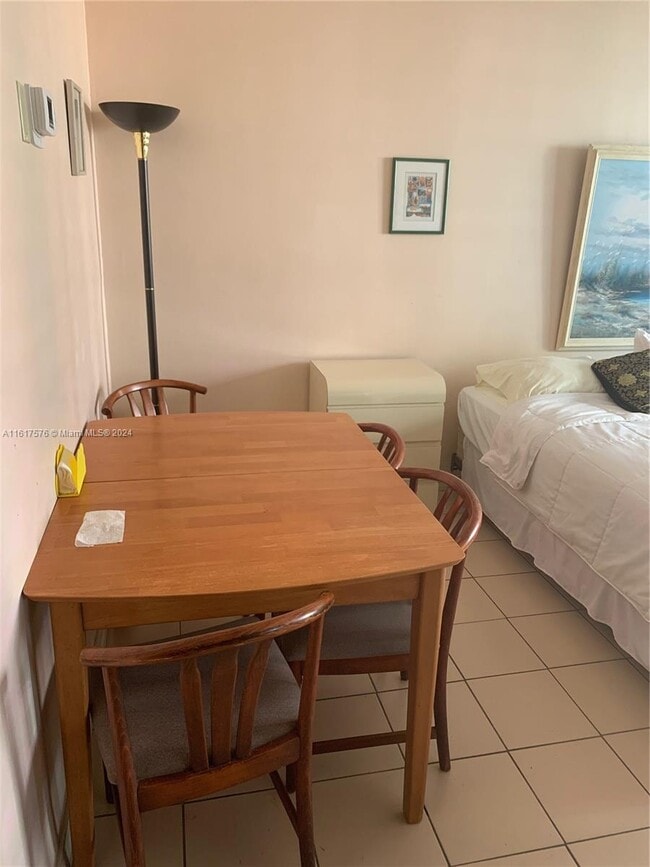 Photo - 19201 Collins Ave Unit 323