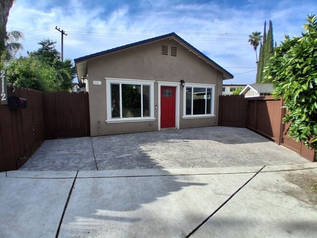 Building Photo - 2112 Eicher Ave