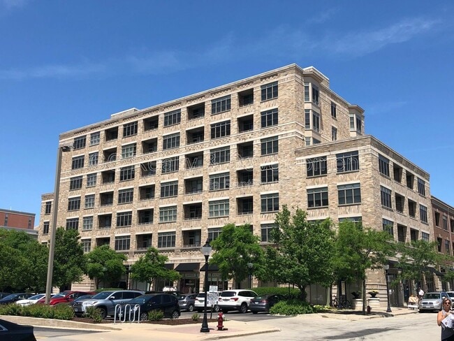 Building Photo - 10 S Dunton Ave Unit 305