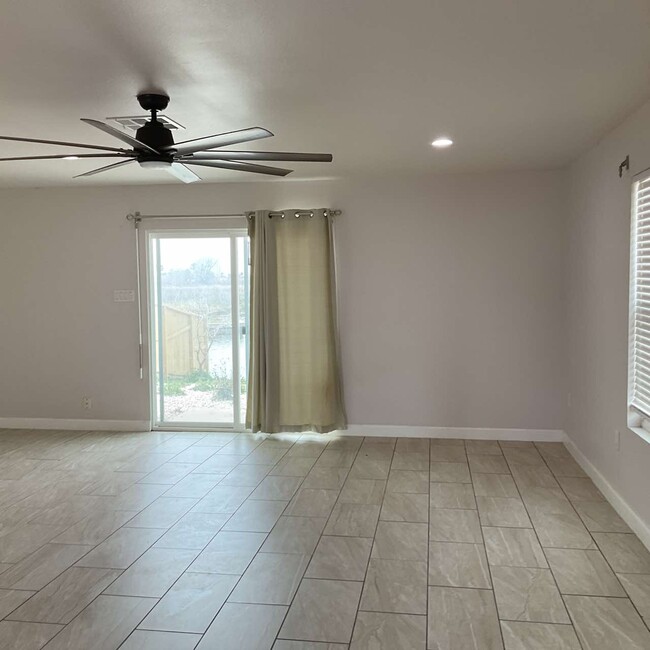 Photo - 15209 Cruiser St