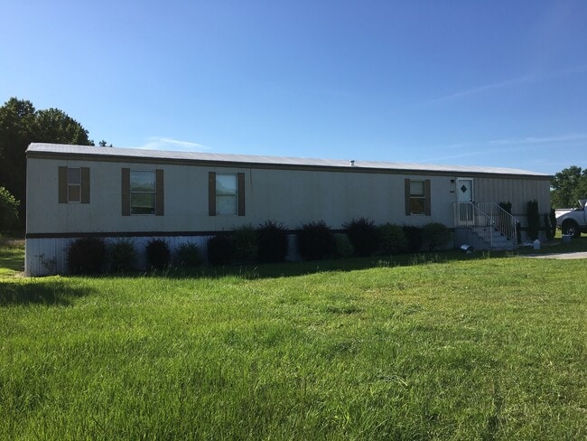 Photo - 2 BR, 2 BA single-wide in Pikeville *LAWN CARE INCLUDED*