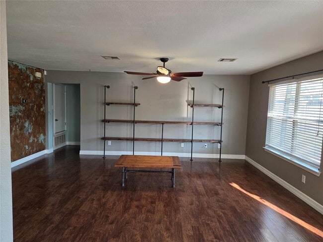 Building Photo - 208 Rock Hound Ln Rental