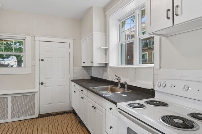 Photo - 332 W Washington St Unit 1