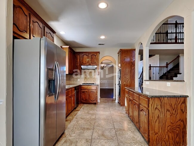 Photo - 404 Roundrock Ln