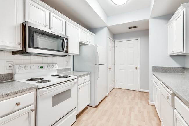 Oven has been upgraded to new Samsung stainless steel - 2700 Pine Tree Rd NE Unit 1218